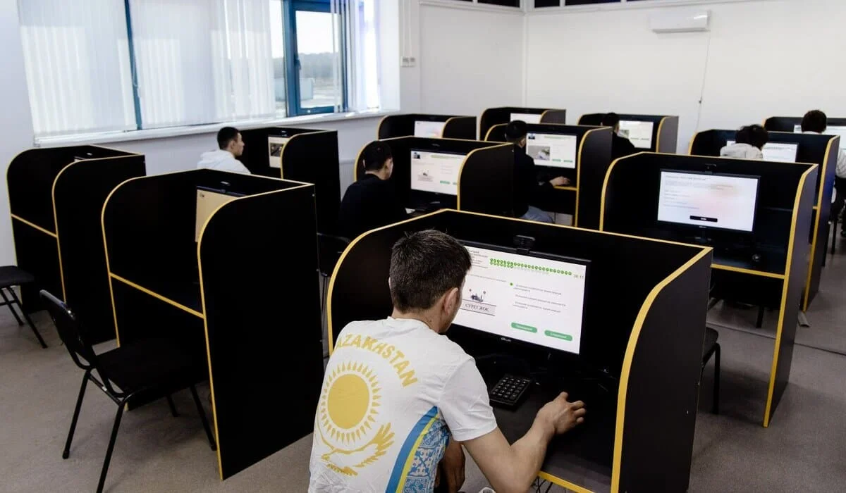 Ввести повторный экзамен для водителей, регулярно нарушающих ПДД, предложил депутат