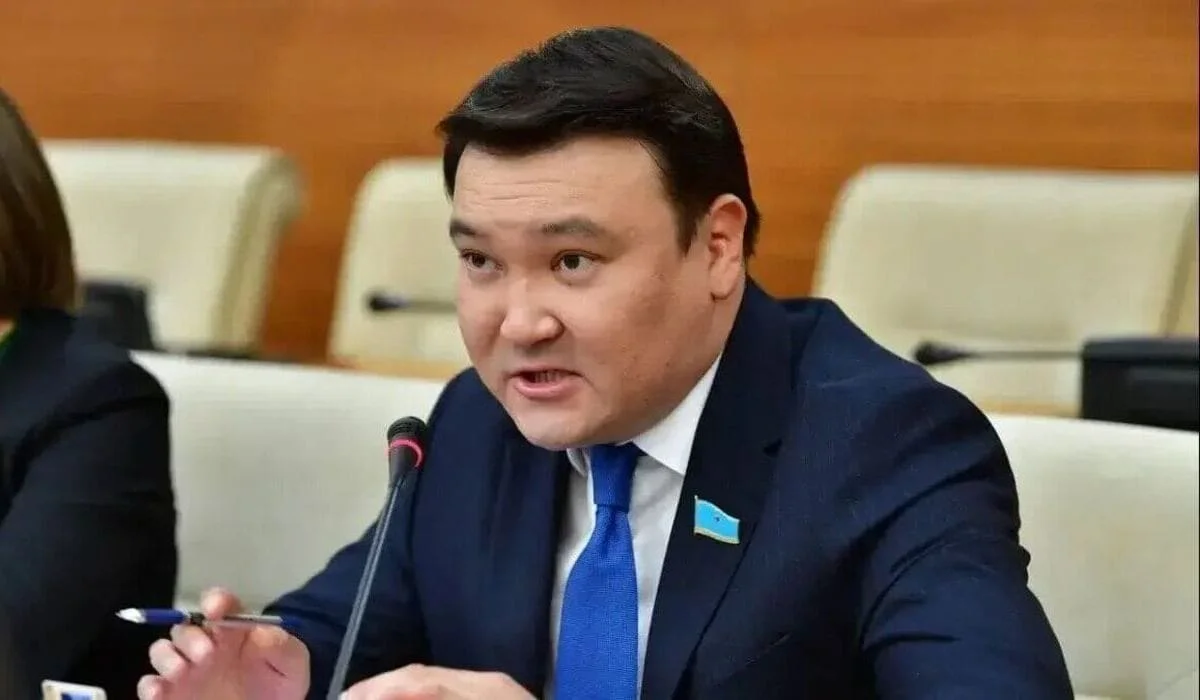 «Звание можно купить за 20-100 тысяч тенге»: депутат заявил о существующем «рынке» наград