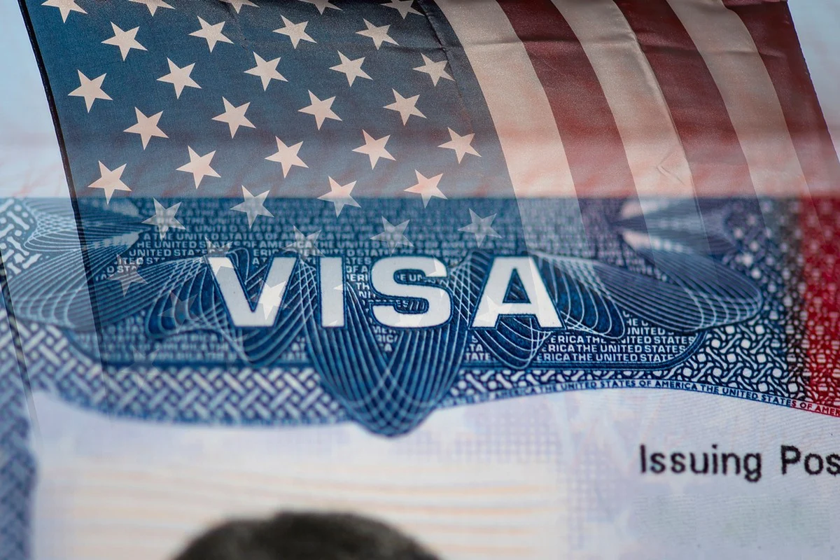 США приостановят выдачу виз гражданам 75 стран