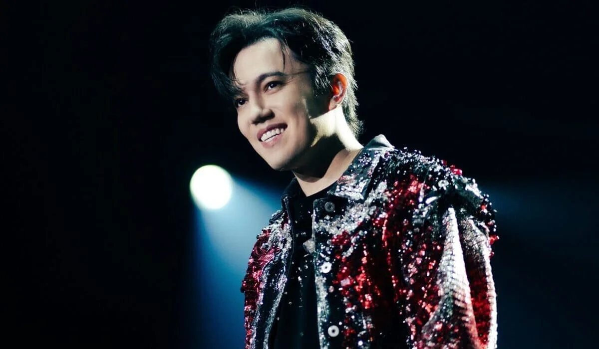 «Что-то давно не виделись»: Димаш неожиданно появился в аэропорту