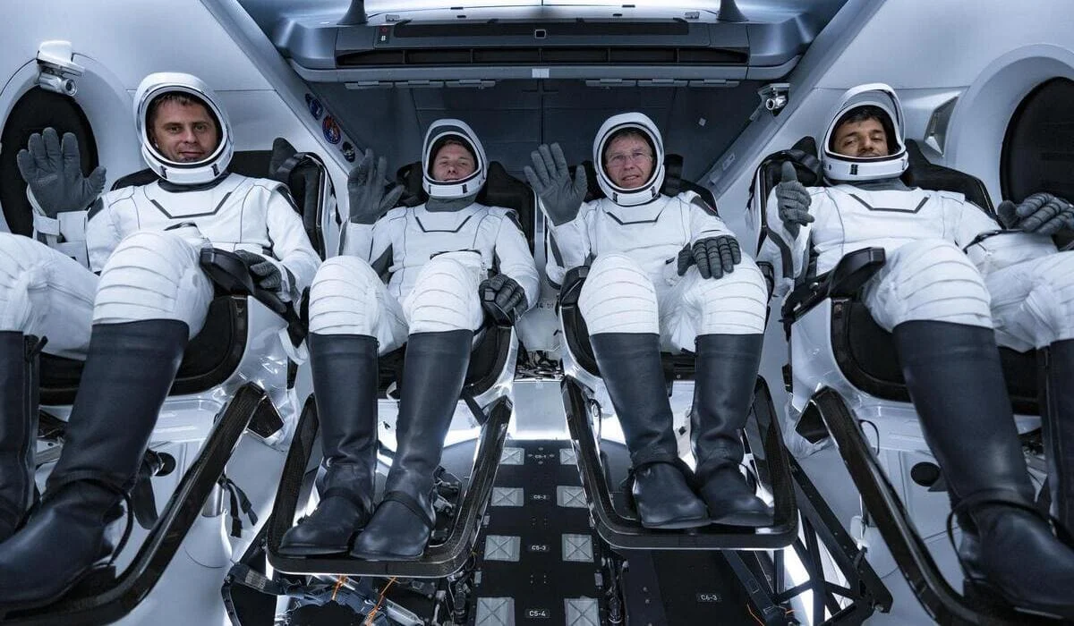Экипаж МКС впервые досрочно вернулся на Землю из-за болезни одного из космонавтов