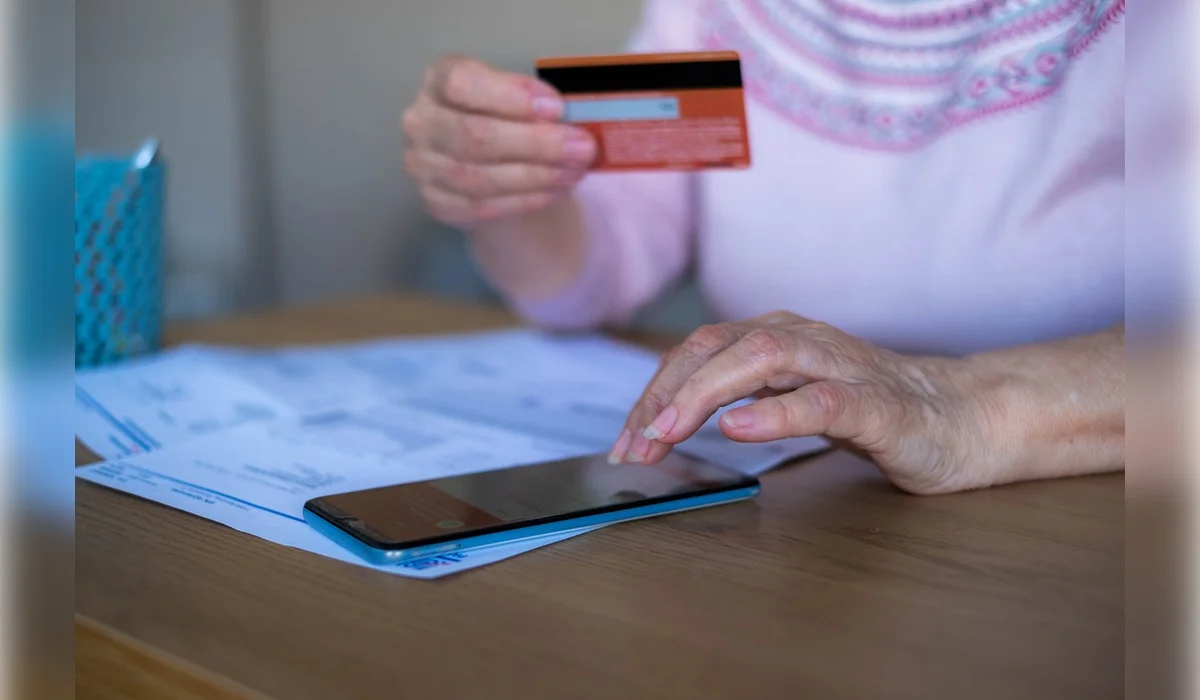 Дивиденды для пенсионеров? Две сестры потеряли 10 млн тенге в Павлодарской области