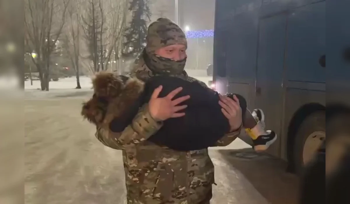 81 иностранных пассажиров автобуса спасли в лютый мороз в Кокшетау (ВИДЕО)