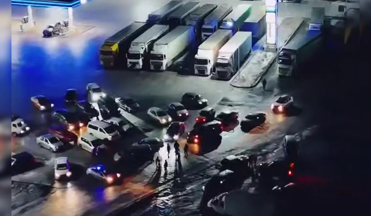 Гололед и плохая видимость: полиция сопроводила тысячи авто под Атырау (ВИДЕО)