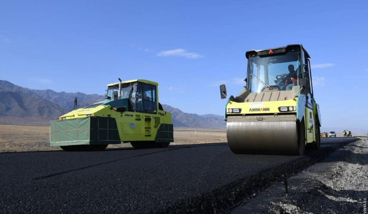 Опасные трассы Казахстана: президент дал старт масштабной реконструкции