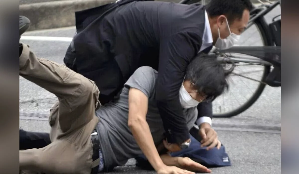 Убийцу бывшего премьер-министра Японии приговорили к пожизненному заключению