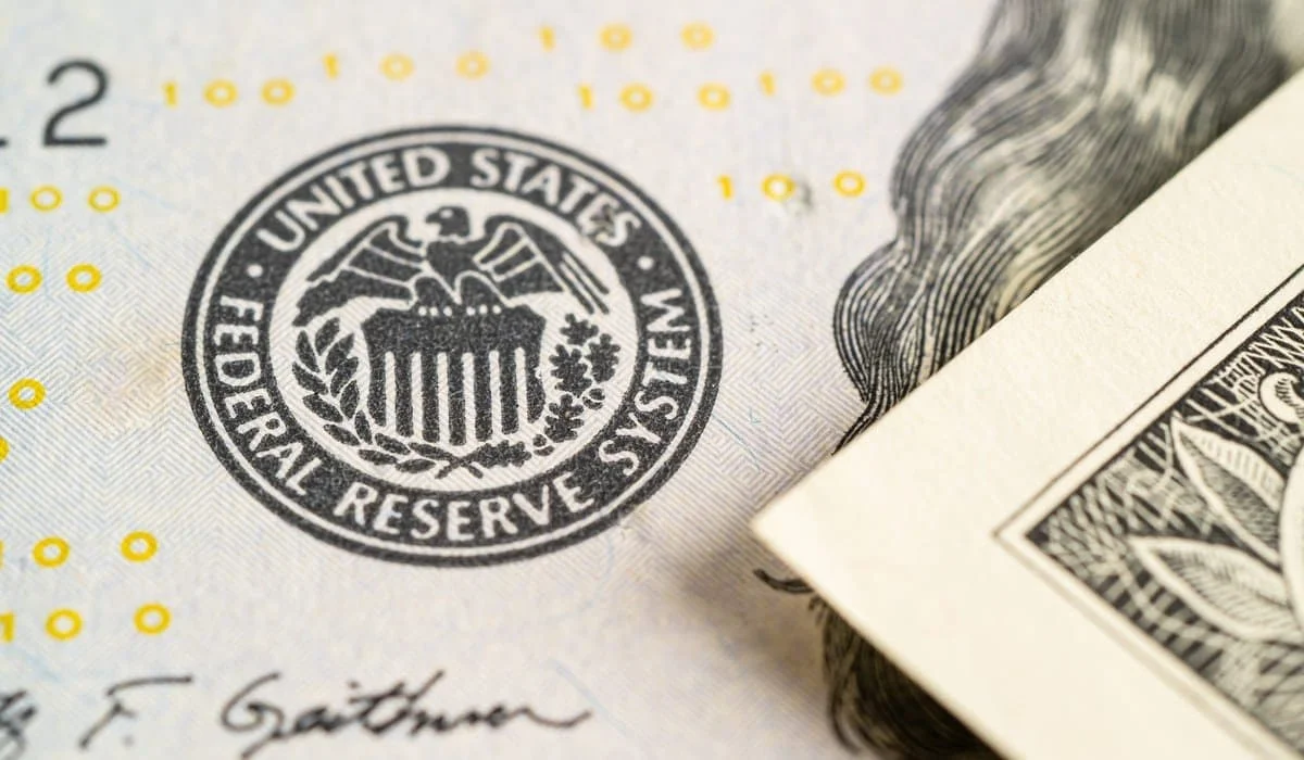 Курс доллара снижается третий день подряд в Казахстане