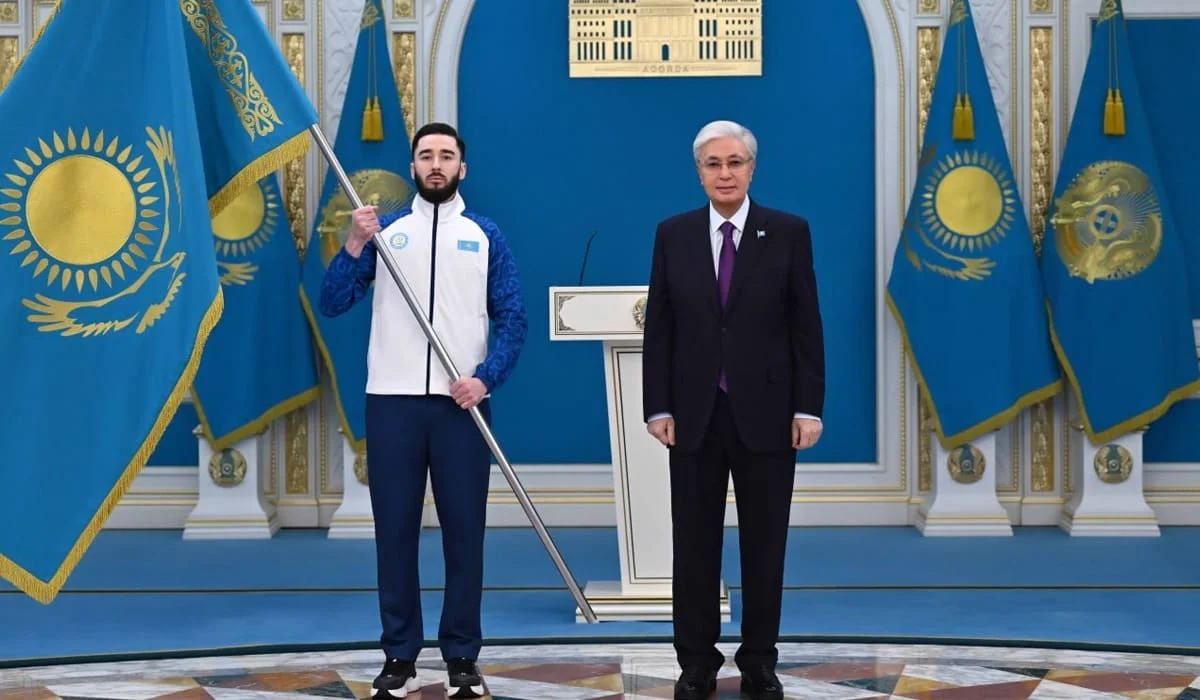 «Верю, будет немало побед»: Токаев вручил флаг Казахстана олимпийской и паралимпийской сборным