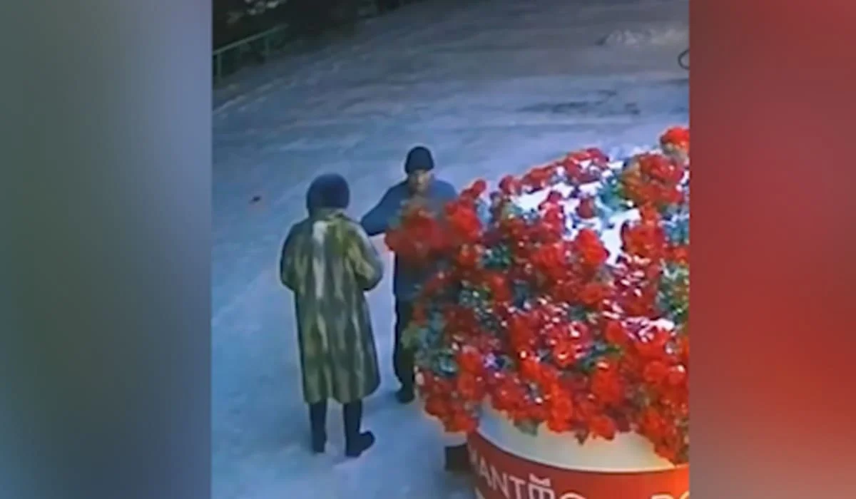 Мужчина-романтик украл для дамы цветы и отправился за решетку в Степногорске (ВИДЕО)