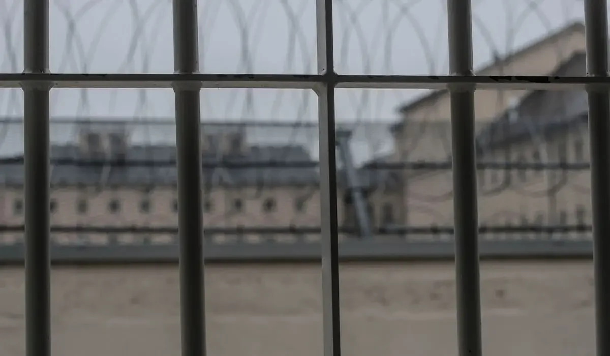 Пожар вспыхнул в мужской колонии Атырау: есть пострадавший