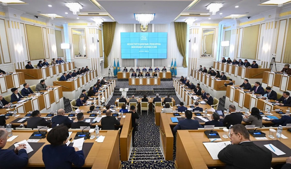 Полномочия правительства сократят: в Конституционной комиссии озвучили важные поправки