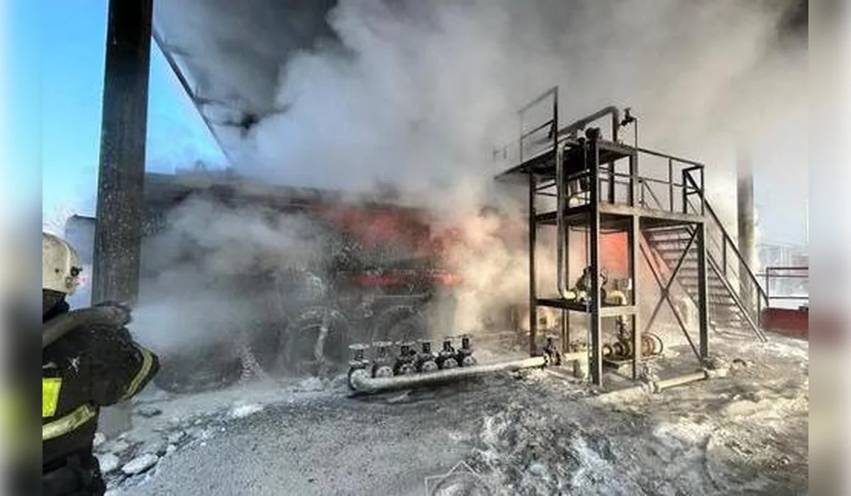 Бензовоз загорелся в пригороде Павлодара, есть пострадавший