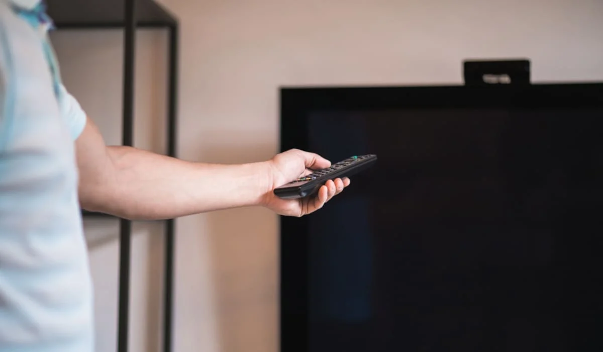 Спутниковое и эфирное телевидение временно отключат в Казахстане