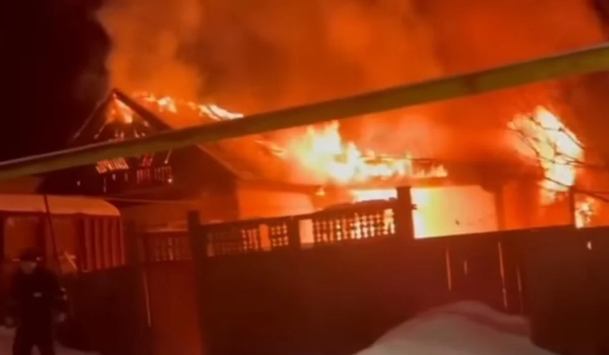 Три человека погибли при пожаре в частном доме в ЗКО (ВИДЕО)