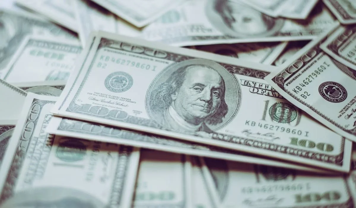 Курс доллара в Казахстане снизился до 501,79 тенге по итогам торгов на KASE