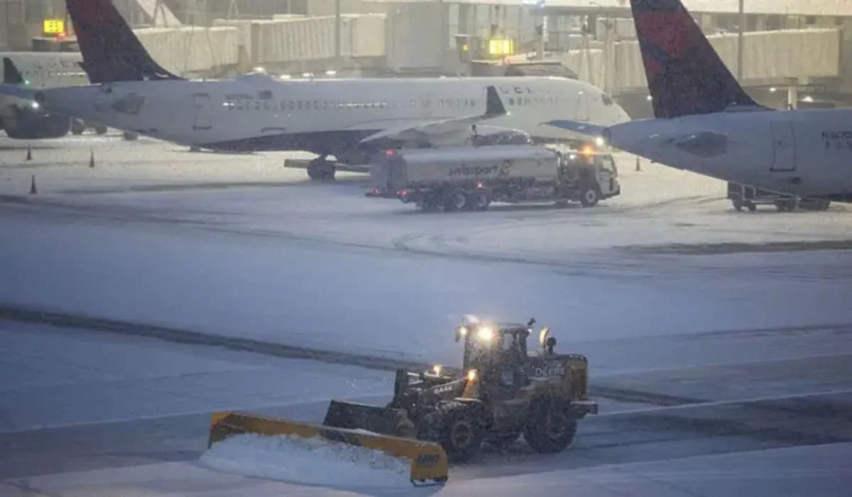 Семь человек погибли, 800 тысяч остались без электричества в США после шторма