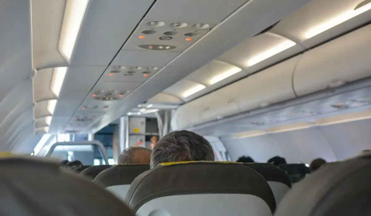 Карагандинец выиграл суд после отмены авиарейса из-за овербукинга