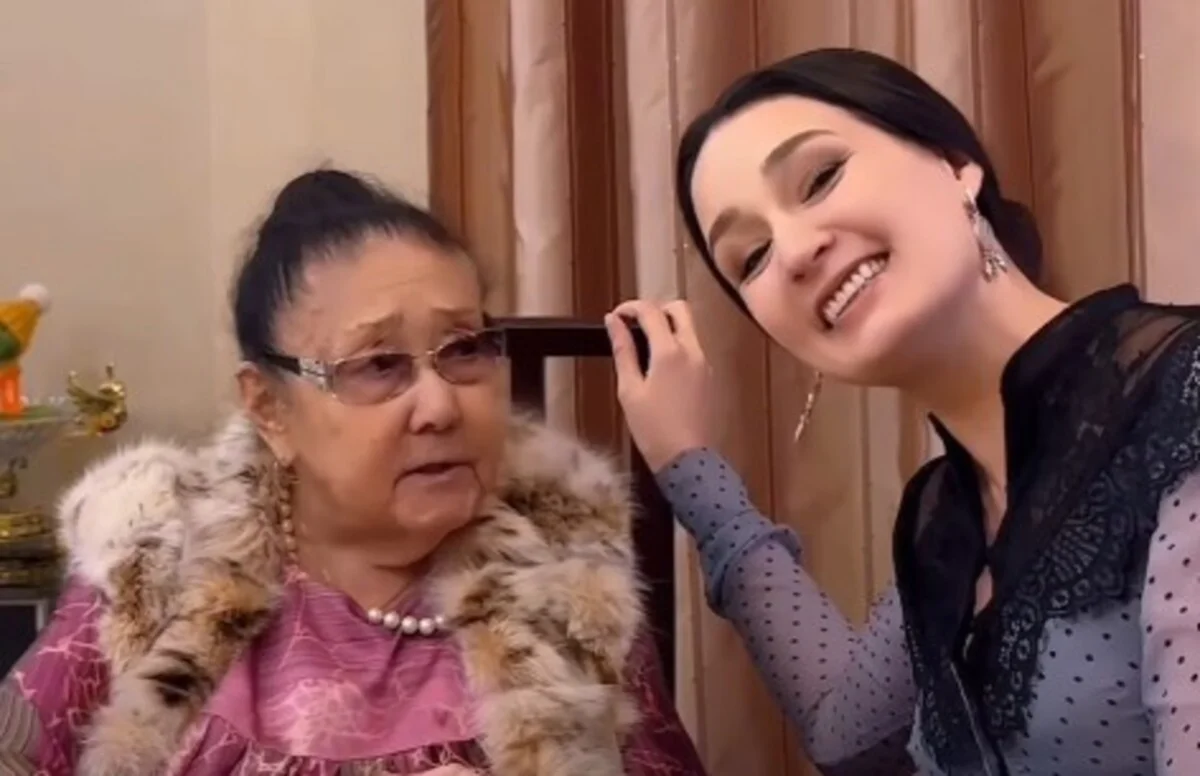 Дуэт Зарины Алтынбаевой и Бибигуль Тулегеновой восхитил Казнет