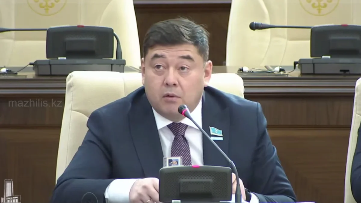 Дефицит специалистов и неработающие советы: угрозы промбезопасности Казахстана назвал мажилисмен