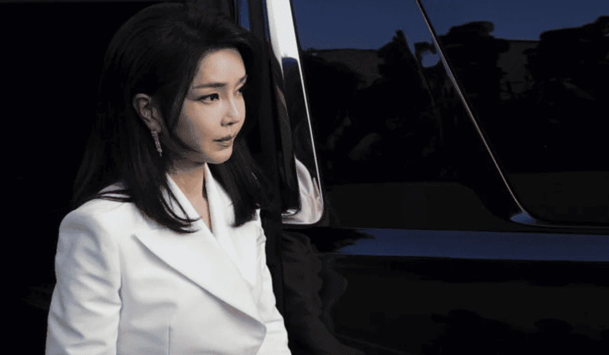 Экс-первая леди Южной Кореи приговорена к тюремному заключению