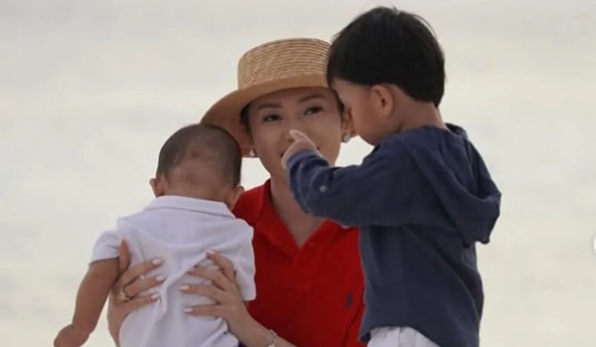 Ерке Есмахан умилила поклонников фото с отдыха на Мальдивах с детьми