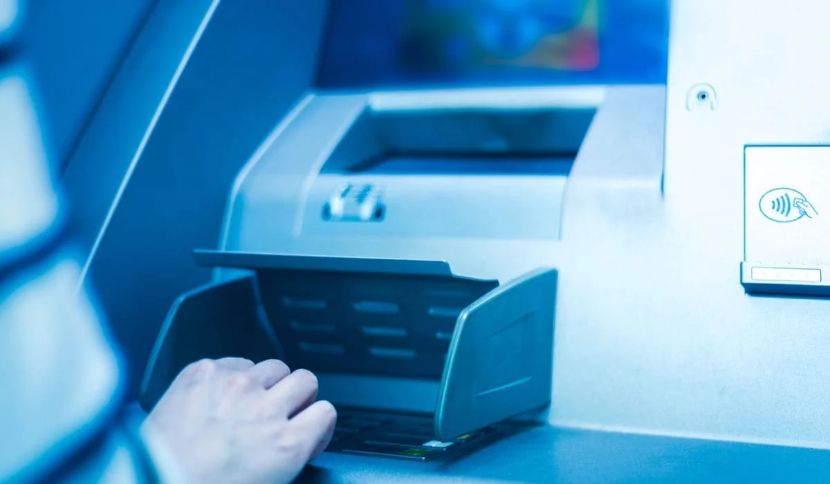 Павлодарец снял деньги за вознаграждение и стал фигурантом уголовного дела