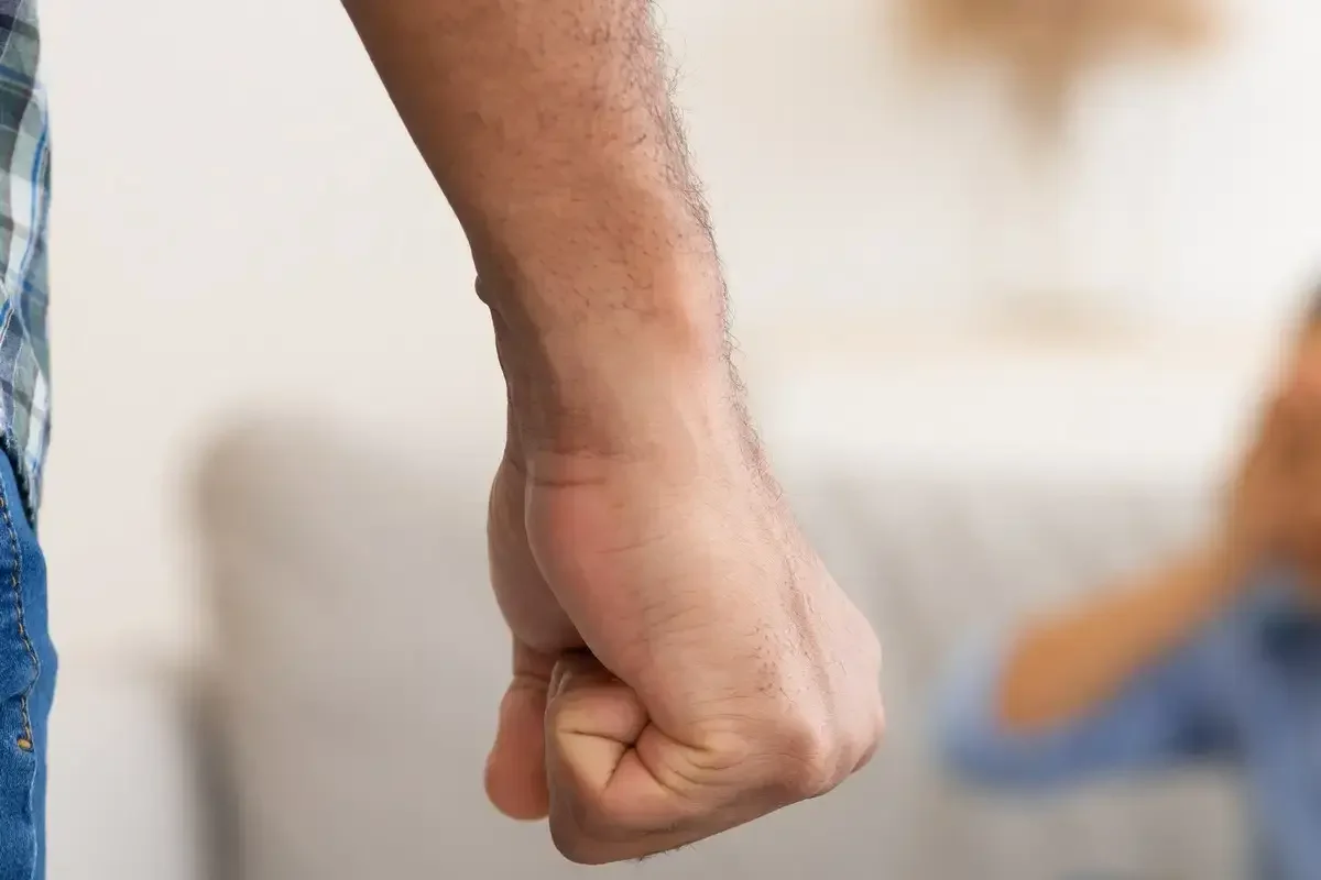 Актюбинец избивал пасынка и заставлял его работать на рынке