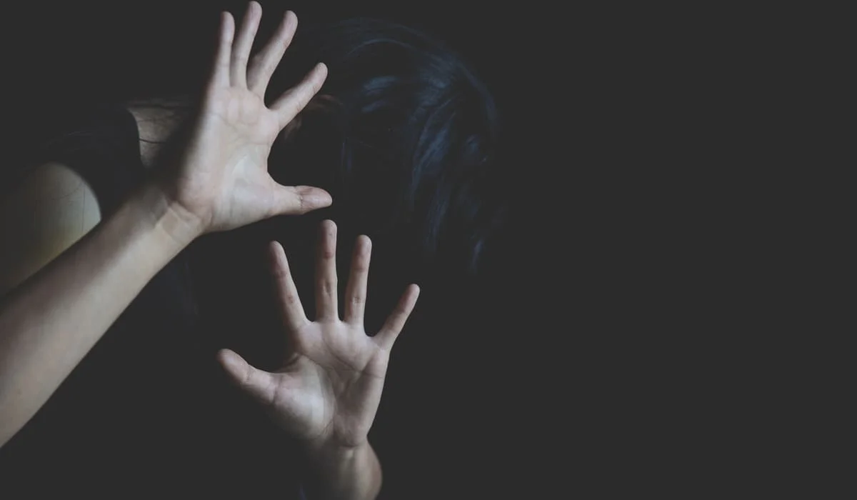 18-летняя жительница Туркестана обвинила трех полицейских в принуждении к интиму