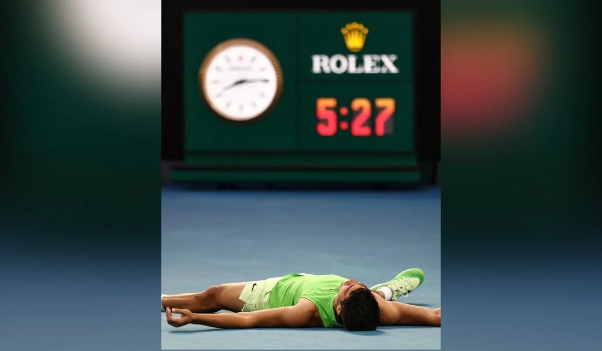 Алькарас вышел в финал Australian Open после драматичного пятисетового матча