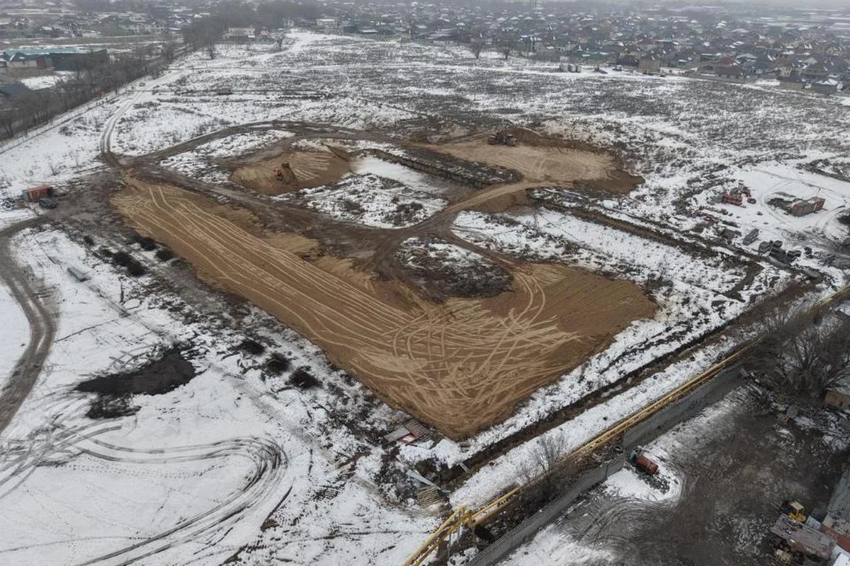 Демонтаж незаконного жилого комплекса начали в Алматы