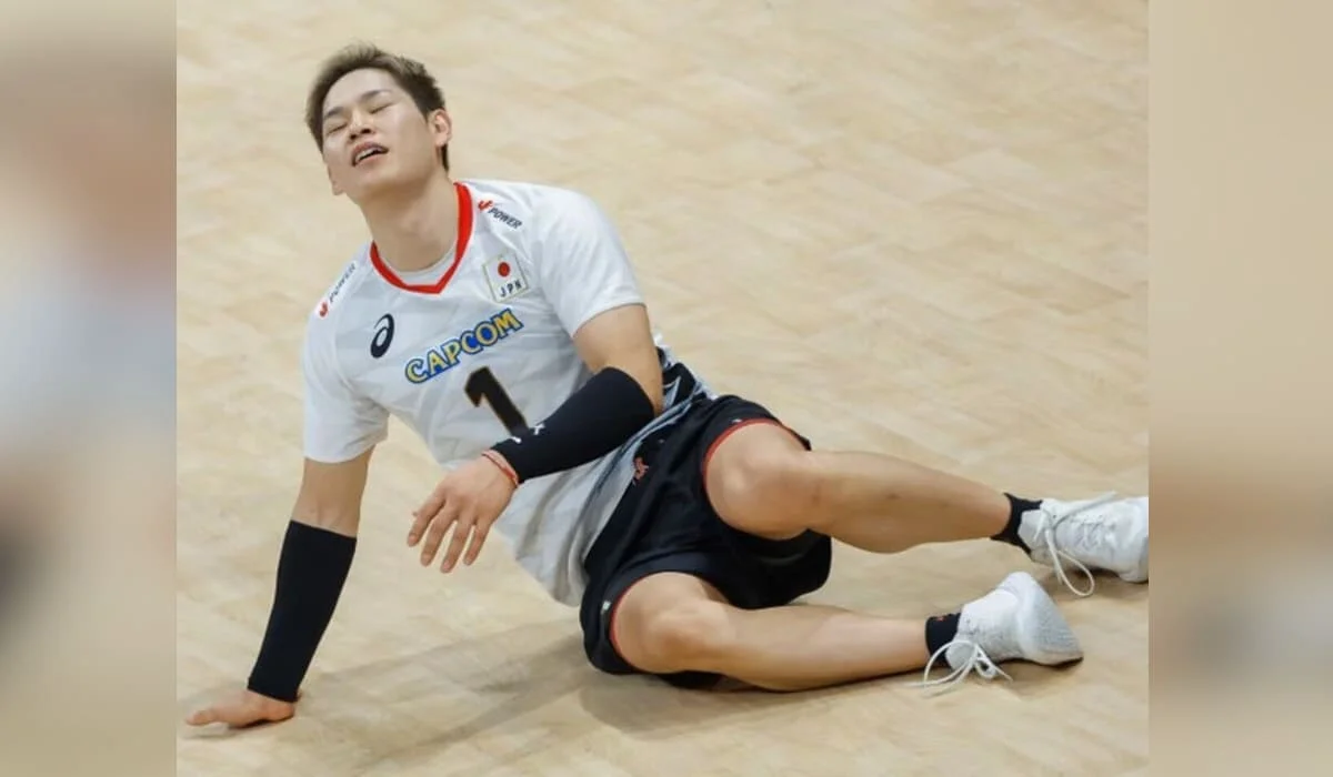 Японский волейболист стал героем соцсетей после того, как принес искренние извинения на матче (ВИДЕО)