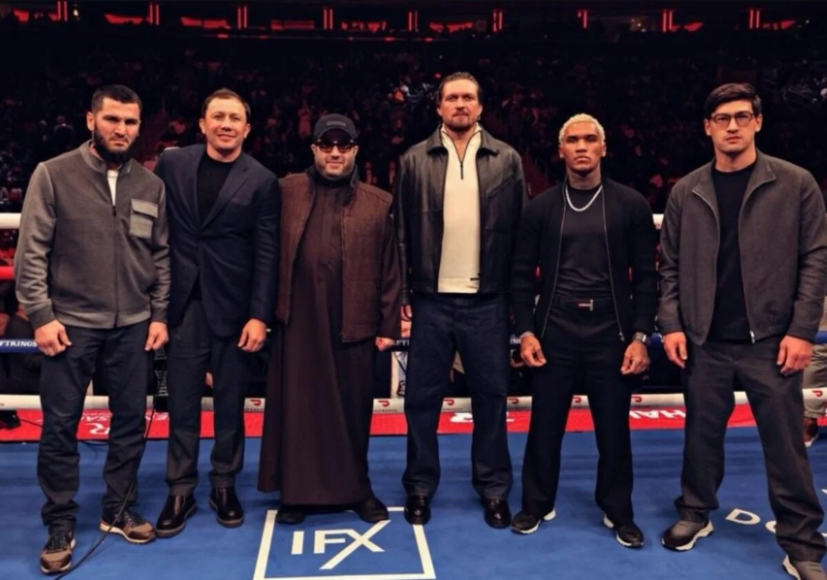 Головкин, Бетербиев, Бивол и Усик порадовали болельщиков совместной фотографией