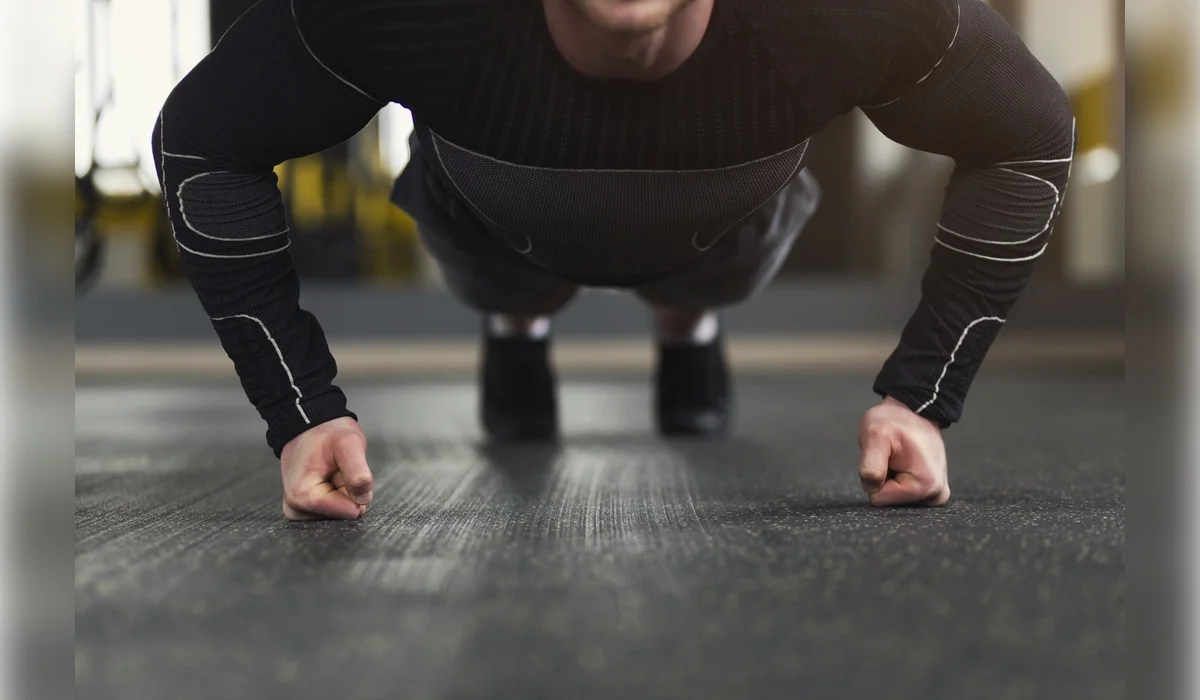 Преподаватель заставляла студентов отжиматься за опоздание в Атырау