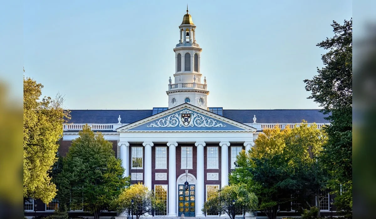 Трамп потребовал от Гарварда 1 млрд долларов компенсации