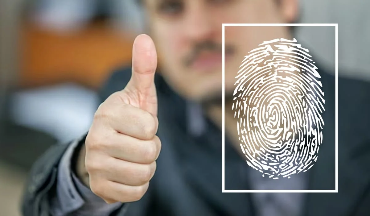 Иностранцев обяжут сдавать отпечатки пальцев при въезде в Беларусь