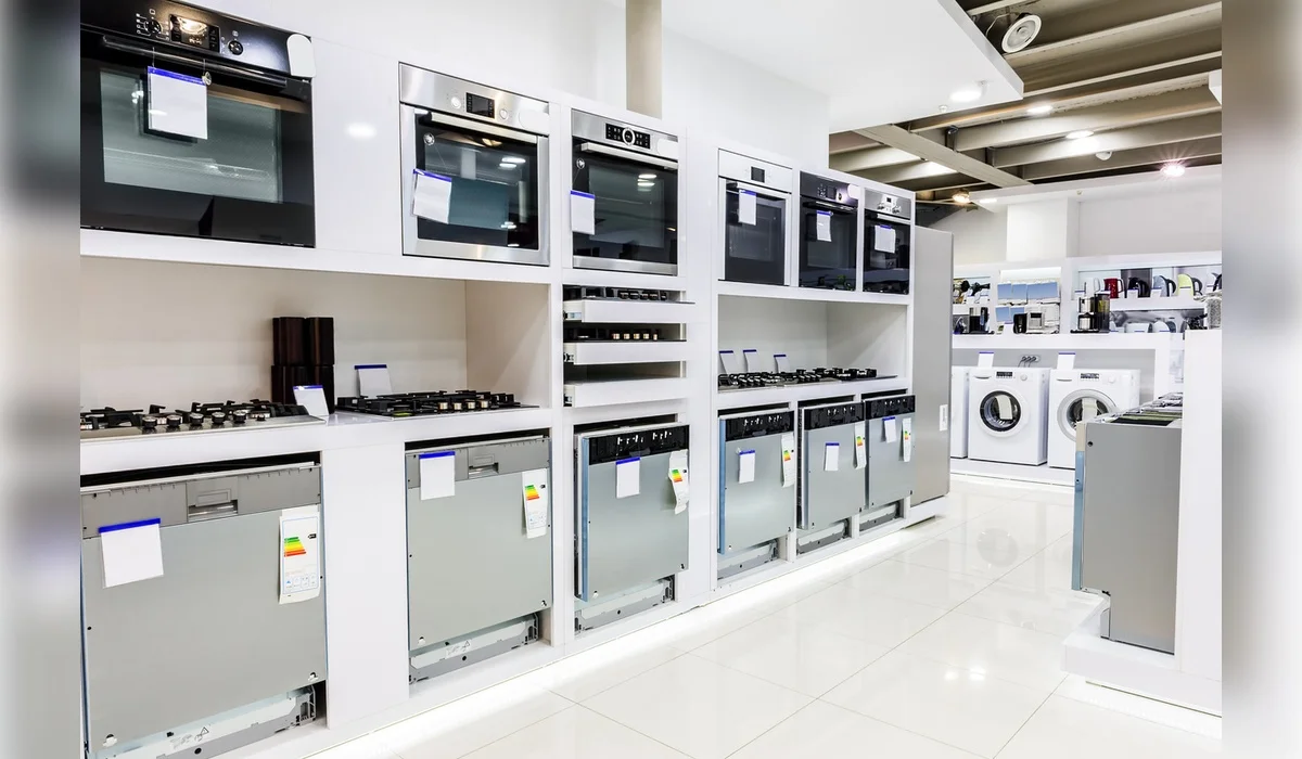 Сотрудник торгового центра провернул аферу почти на 500 млн тенге в Астане