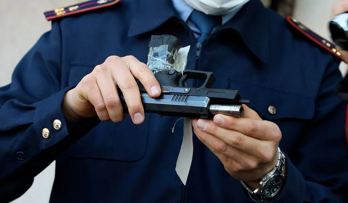 Дело о хищении оружия в Жезказгане: полицейскому отменили условный срок