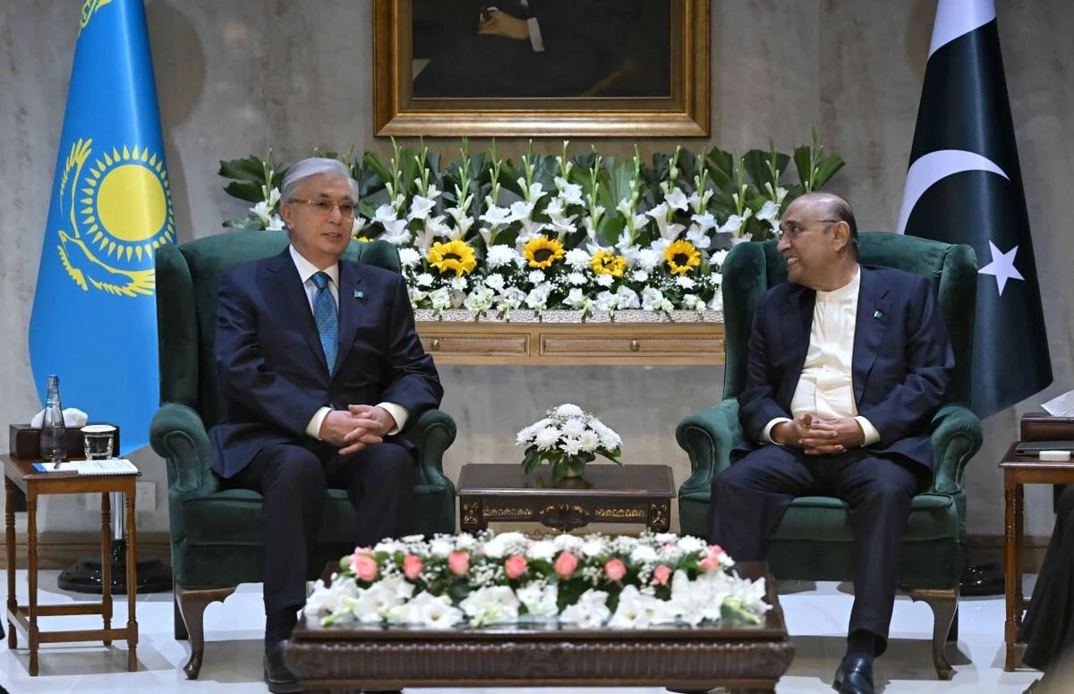 Токаев провел переговоры с президентом Пакистана Асифом Али Зардари