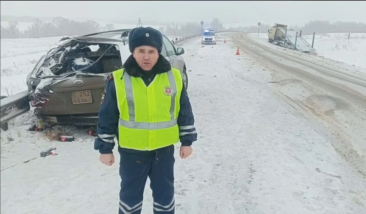 Минивэн из Казахстана попал в ДТП в России: два человека погибли