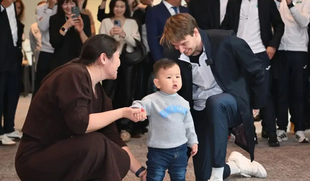 Александр Бублик провел обряд тусау кесер ребенку в Астане (ВИДЕО)