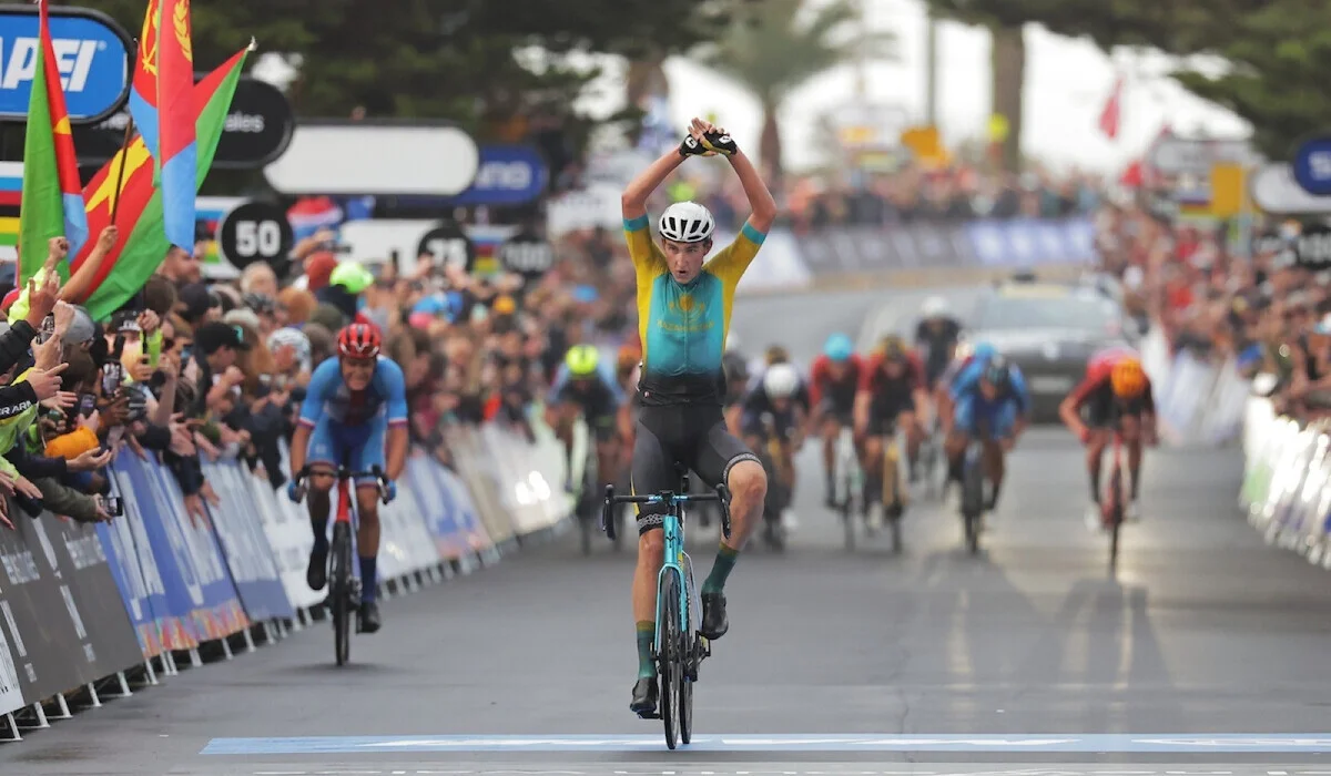 Казахстан выиграл серебро чемпионата Азии по велоспорту