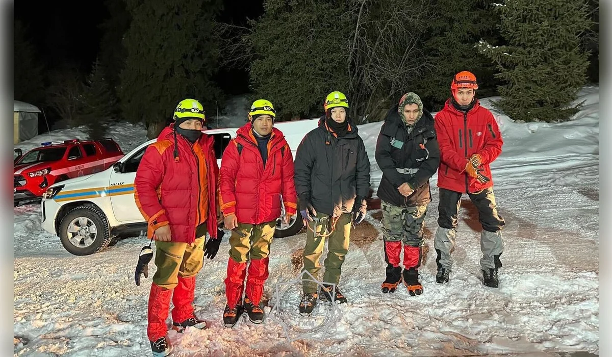 Пять часов на краю отвесной скалы: туриста спасли в горах Алматы (ВИДЕО)