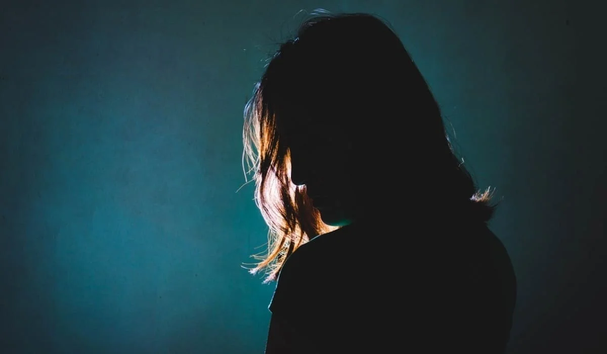 Женщина выбросила двух своих детей из окна 5-го этажа в Таразе