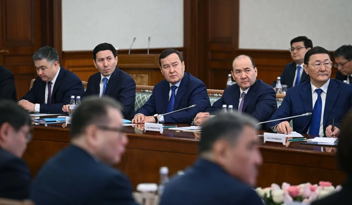 «Читать, читать, еще раз читать»: Токаев дал совет членам правительства