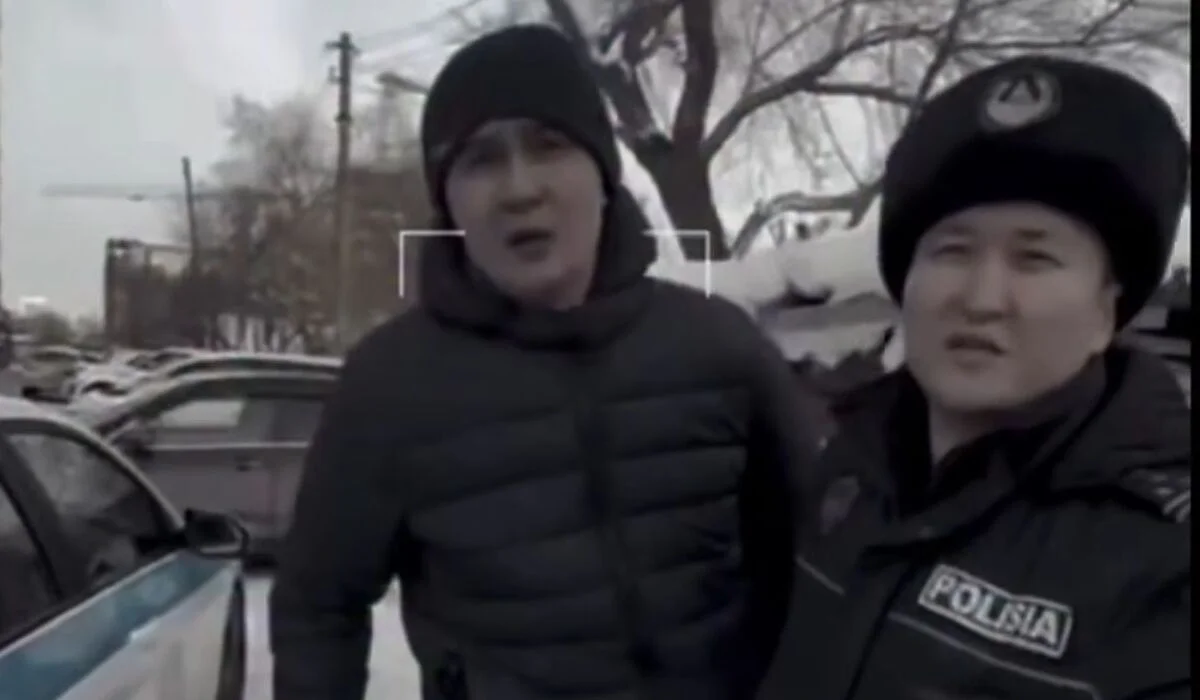 «Угрожал, что убьет»: мужчина разбил машину женщины с инвалидностью в Астане (ВИДЕО)