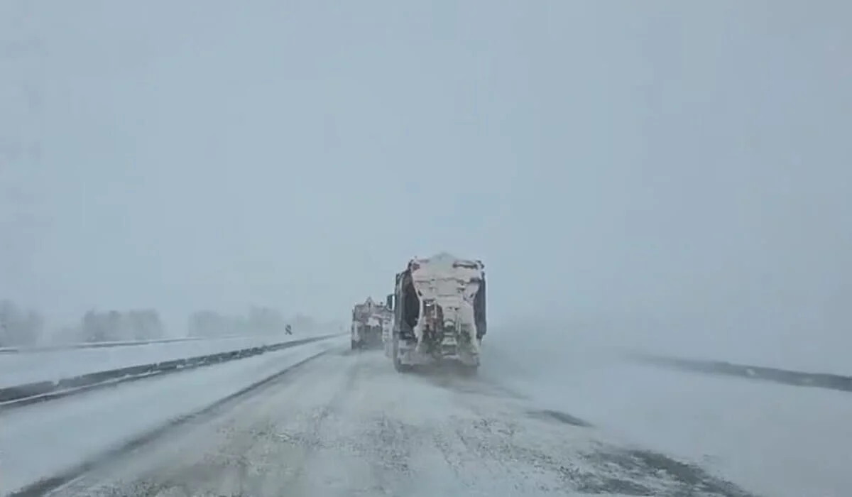 Движение ограничили на республиканской трассе в Жамбылской и Туркестанской областях