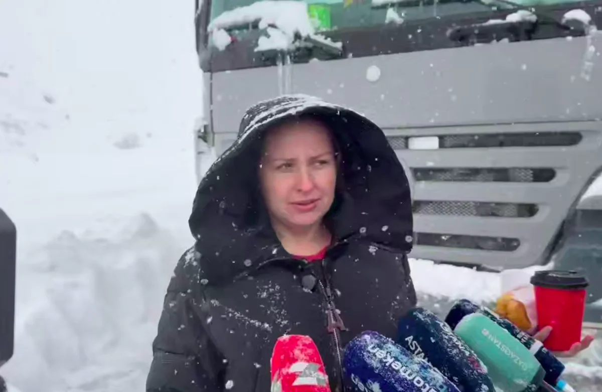 Беременная дальнобойщица застряла на трассе в метель в Жамбылской области (ВИДЕО)
