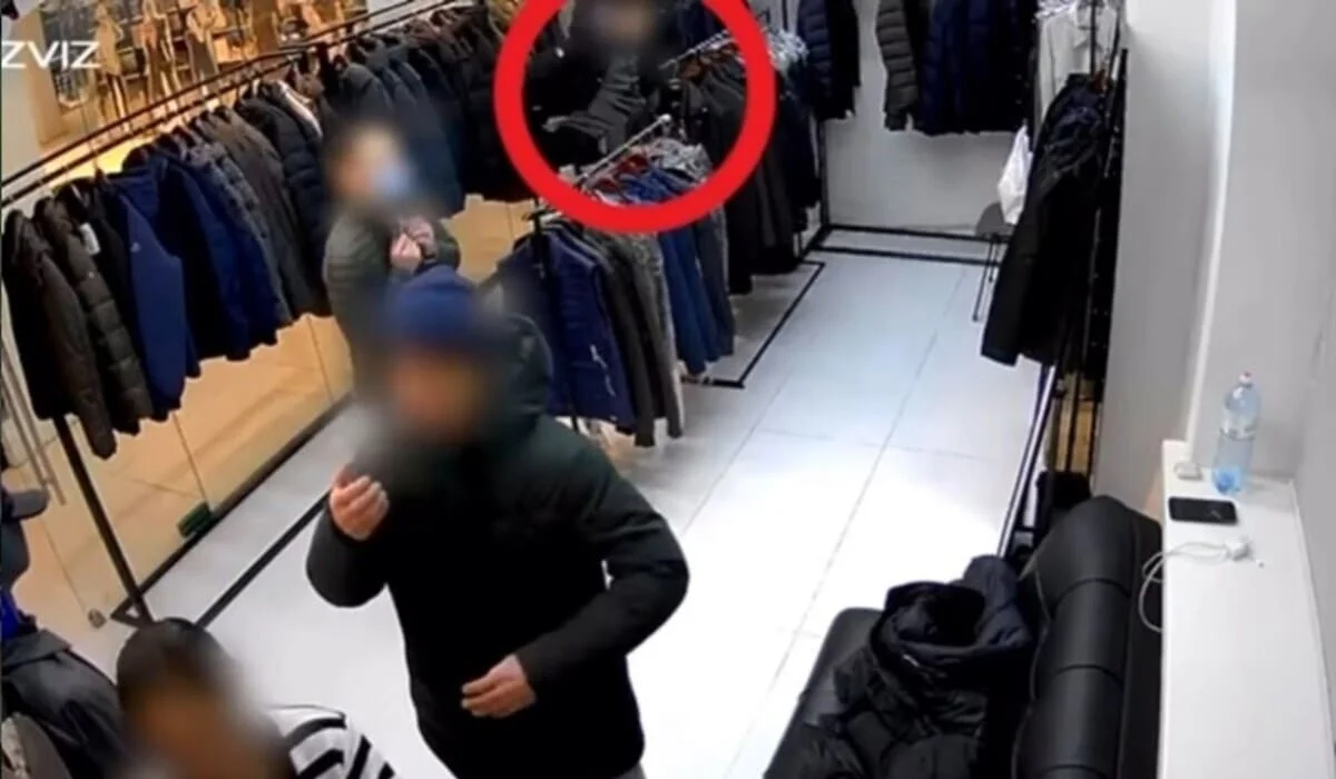 Куртка под одеждой: как трое мужчин обокрали модный бутик в столице (ВИДЕО)