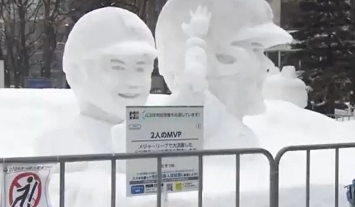 Необычные скульптуры из снега и льда в Японии восхитили соцсети (ВИДЕО)
