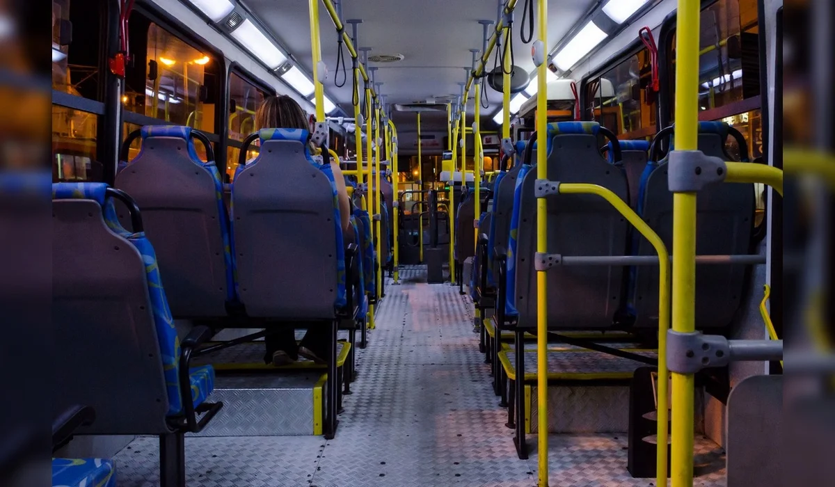 Житель Семея устроил пьяный дебош в автобусе (ВИДЕО)